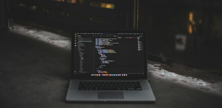 Vibe coding - nowa era programowania czy chwilowy trend?