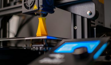 Drukarka 3D - co to jest i jak działa? Przewodnik po zastosowaniu i przyszłości technologii