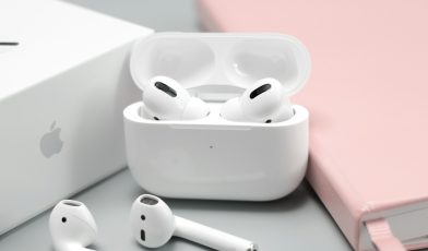 AirPods - co to? Przewodnik po bezprzewodowych słuchawkach od Apple