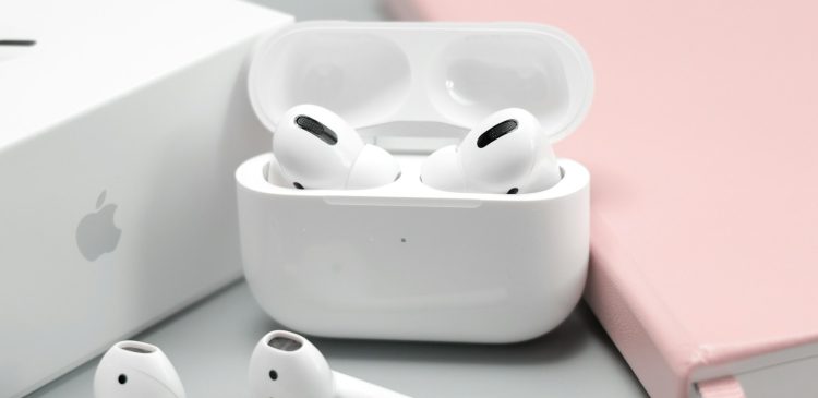 AirPods - co to? Przewodnik po bezprzewodowych słuchawkach od Apple