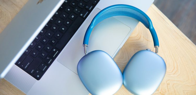 AirPods Max - co to? Wszystko, co musisz wiedzieć o słuchawkach premium od Apple