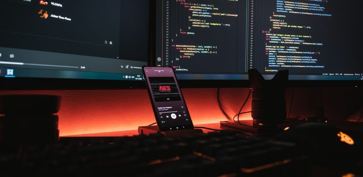 Angular Developer - kto to? Umiejętności, narzędzia, rynek pracy i przyszłość stanowiska