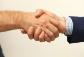 Barter - co to? Jak wymieniać się towarami i usługami bez użycia gotówki?