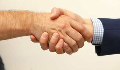 Barter - co to? Jak wymieniać się towarami i usługami bez użycia gotówki?