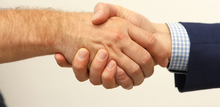 Barter - co to? Jak wymieniać się towarami i usługami bez użycia gotówki?