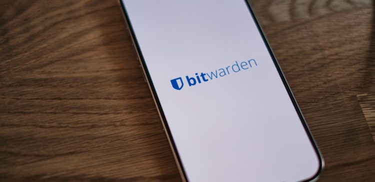 Bitwarden - co to? Przewodnik i recenzja popularnego menedżera haseł