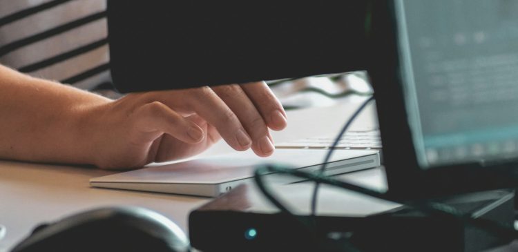 Click Fraud - co to? Jak skutecznie chronić swoje kampanie reklamowe PPC?