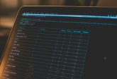 Cron - co to? Przewodnik po automatyzacji zadań w systemach Unix