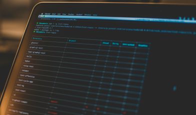 Cron - co to? Przewodnik po automatyzacji zadań w systemach Unix