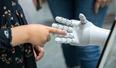 Czy roboty zastąpią człowieka? Analiza zmian na rynku pracy