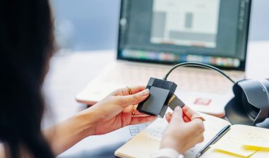 Czytnik kart pamięci - co to jest? Przewodnik po świecie danych