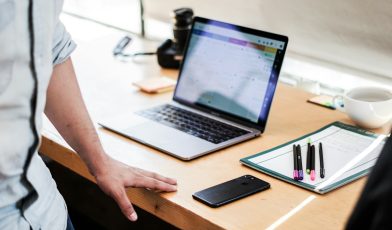 Data sprzedaży a data wystawienia faktury - kluczowe różnice w prawie podatkowym