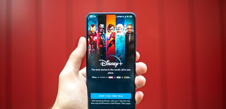 Disney+ Polska - przewodnik po filmach, serialach i planach subskrypcji