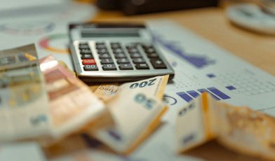 Dochód gwarantowany - co to jest i jak działa? Przewodnik po koncepcie