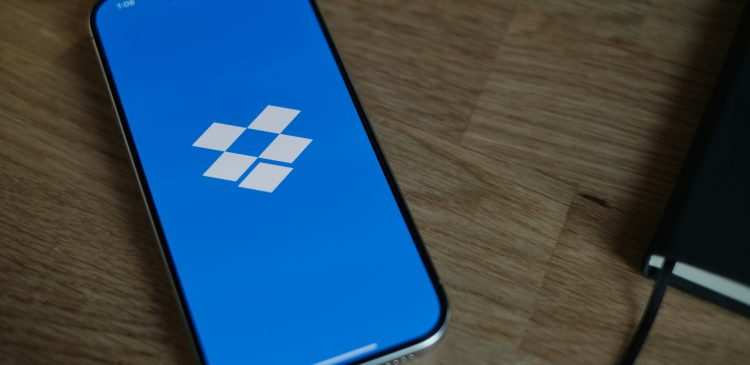 Dropbox - co to jest i dlaczego warto z niego korzystać?