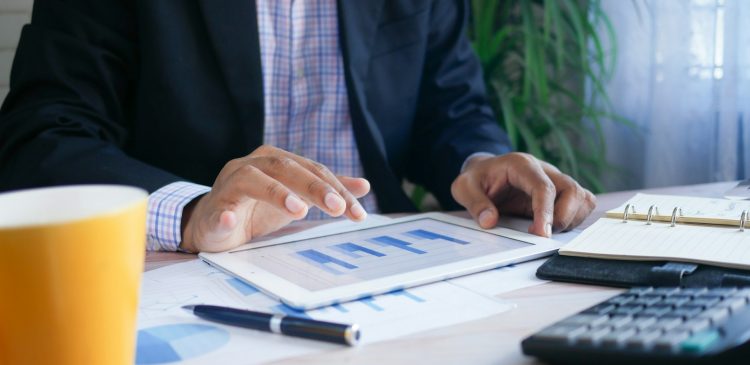 Dyrektor finansowy (CFO) - kim jest? Przewodnik po roli dyrektora finansowego
