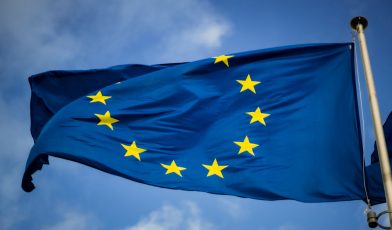 Dyrektywy UE - co to jest i jak wpływają na Twoje prawa? Kompleksowy przewodnik