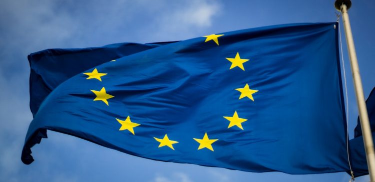 Dyrektywy UE - co to jest i jak wpływają na Twoje prawa? Kompleksowy przewodnik