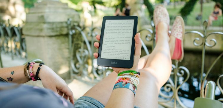 Ebook - co to jest? Przewodnik po cyfrowym czytaniu i jego przyszłości