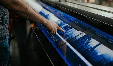 Ekran dotykowy - co to? Wszystko, co musisz wiedzieć o touchscreenach