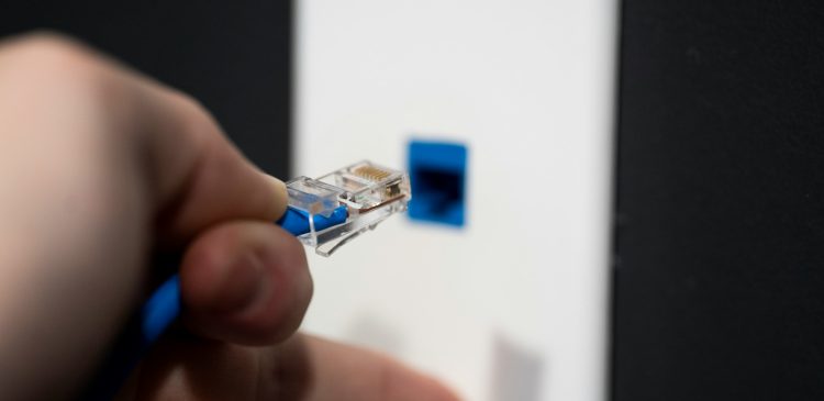 Ethernet - wszystko, co musisz wiedzieć o technologii sieci przewodowych