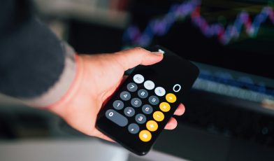 Faktura zwolniona z VAT - co to? Przewodnik dla sprzedawców i nabywców