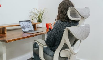 Fotel komputerowy - wszystko, co musisz wiedzieć o ergonomii i komforcie pracy