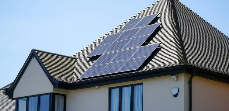 Fotowoltaika - co to? Przewodnik po energii słonecznej i instalacjach PV