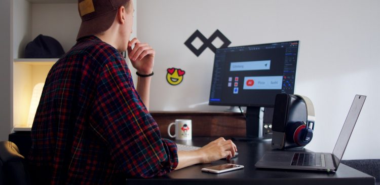 Freelancer - kim jest i jak nim zostać? Twój przewodnik po świecie wolnych strzelców
