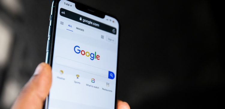 Google Discover - co to jest, jak działa i jak zoptymalizować treści?