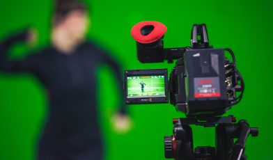 Green screen - co to? Twoje ostateczne kompendium chroma keyingu i efektów wizualnych