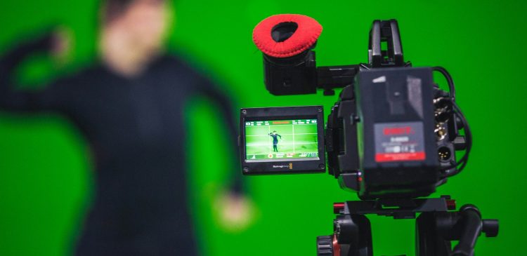 Green screen - co to? Twoje ostateczne kompendium chroma keyingu i efektów wizualnych