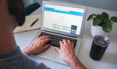 Grey Hat SEO - co to? Przewodnik po ryzykownych taktykach pozycjonowania