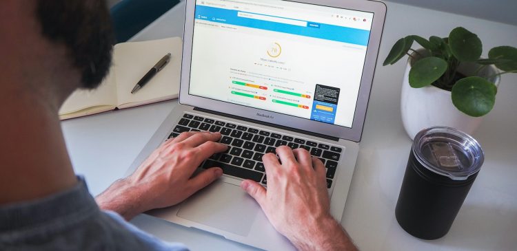 Grey Hat SEO - co to? Przewodnik po ryzykownych taktykach pozycjonowania