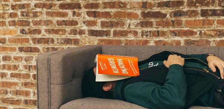 Growth hacking - definicja, strategie i narzędzia szybkiego wzrostu w biznesie