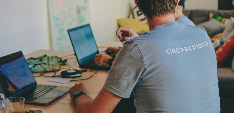 Hackathon - co to jest? Przewodnik po maratonach innowacji i korzyściach
