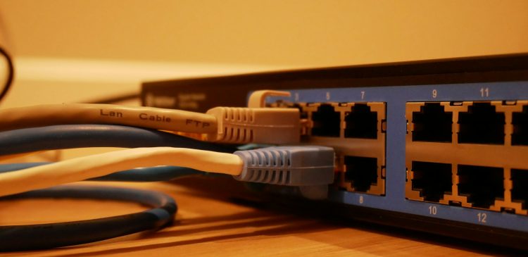 Hub sieciowy - co to jest, jak działa i dlaczego jest przestarzały?