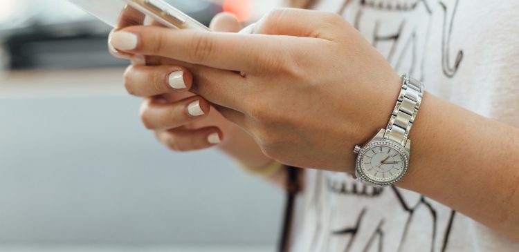 Infinite scrolling - co to jest? Przewodnik po nieskończonym przewijaniu