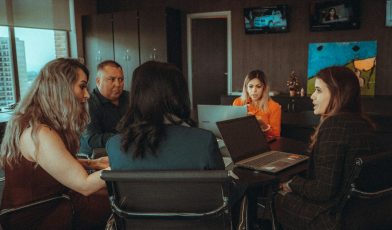 Inteligencja interpersonalna - co to? Klucz do skutecznych relacji i sukcesu