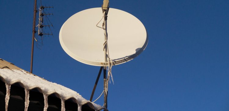 Internet satelitarny - co to? Na czym polega połączenie wprost z kosmosu? Kompleksowy przewodnik