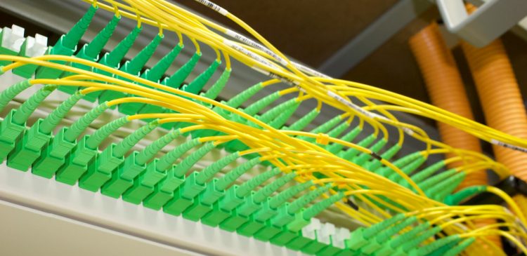 Internet światłowodowy - co to jest i dlaczego warto go wybrać? Kompletny przewodnik