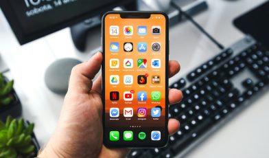 iPhone - co to? Przewodnik po kultowym smartfonie od Apple