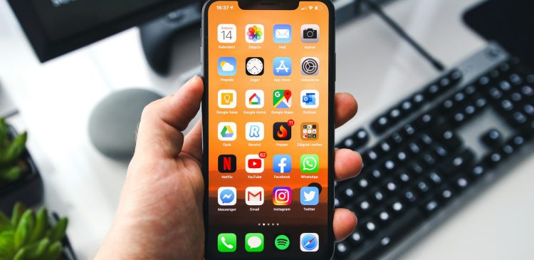 iPhone - co to? Przewodnik po kultowym smartfonie od Apple