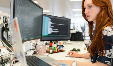 JavaScript Developer - kto to? Przewodnik dla początkujących i zaawansowanych