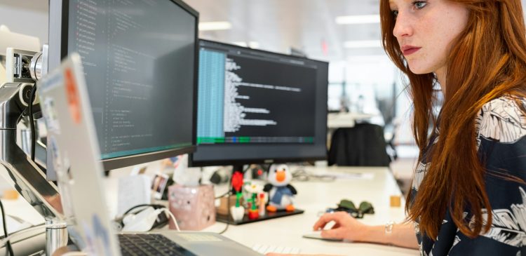JavaScript Developer - kto to? Przewodnik dla początkujących i zaawansowanych