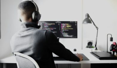 Junior Java Developer - kto to? Przewodnik po karierze i stanowisku dla początkujących