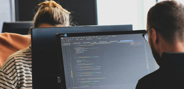 Junior Python Developer - kto to? Przewodnik po rolach, umiejętnościach, wynagrodzeniach i ścieżce kariery