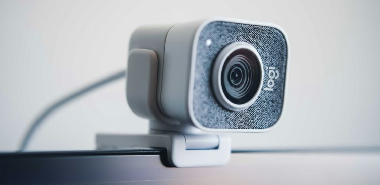 Kamera internetowa - co to? Przewodnik po świecie monitoringu i zdalnego podglądu
