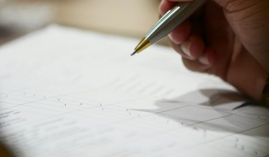 Kara umowna - czym jest i dlaczego warto o niej pamiętać w umowach?