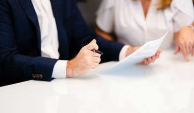 Klauzula - co to jest? Przewodnik po zapisach kontraktowych